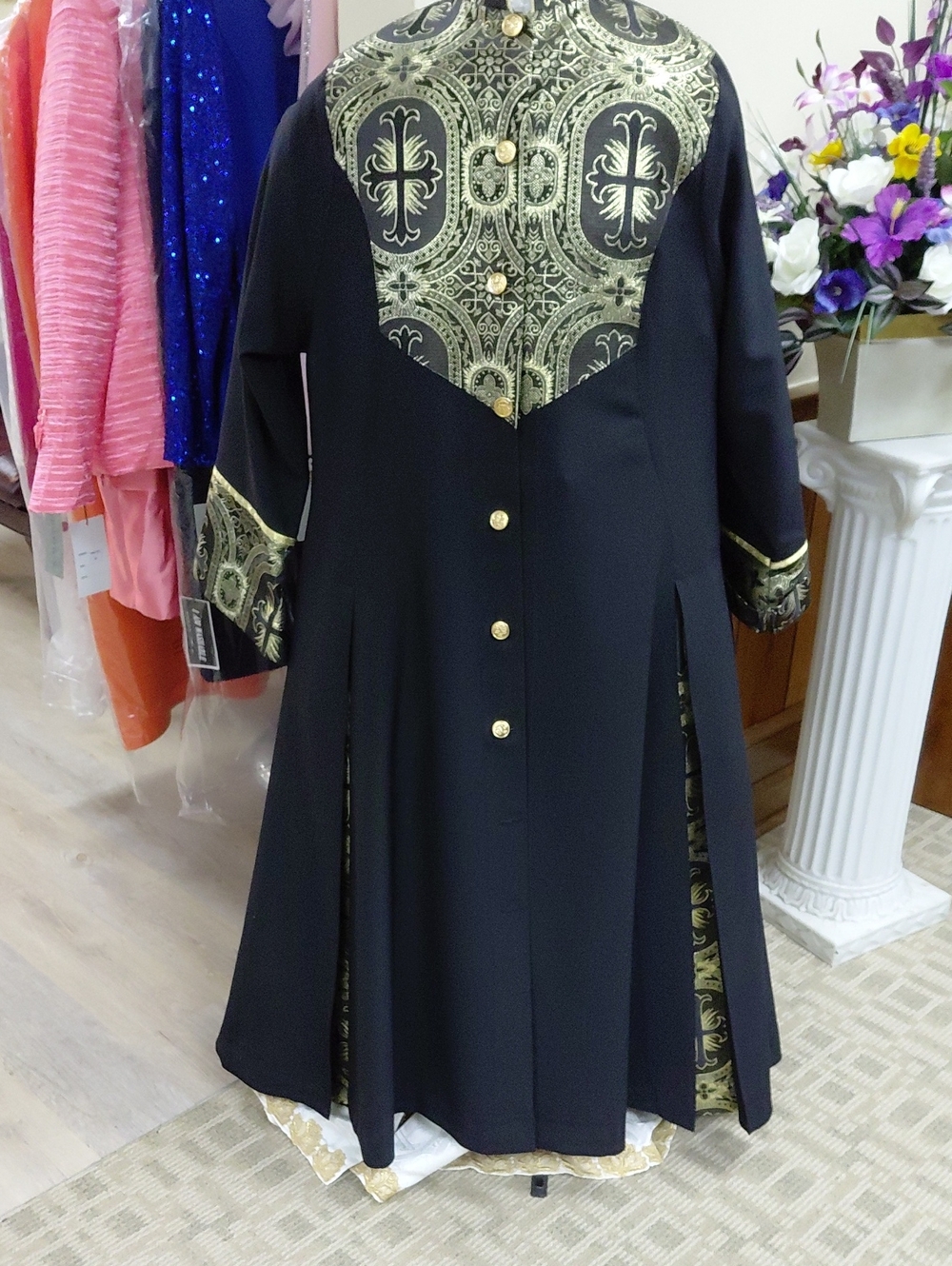 Woman's  Designer Robe - Picture 2 of 7